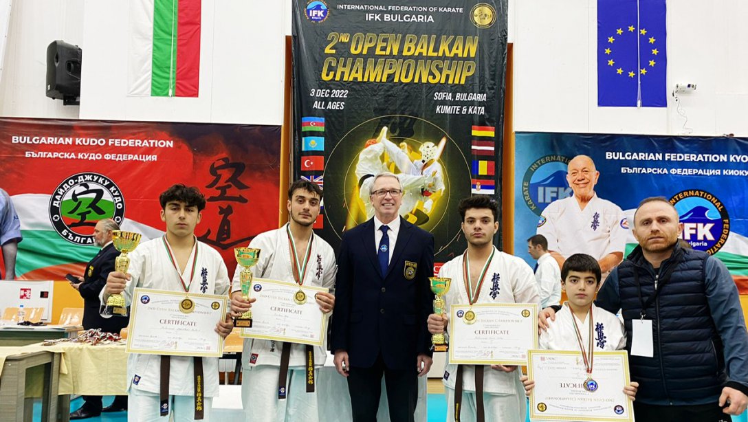 Hacı Ayşe Ateş Anadolu Lisesi öğrencimiz Emirhan KÖSE'nin Balkan Şampiyonluğu