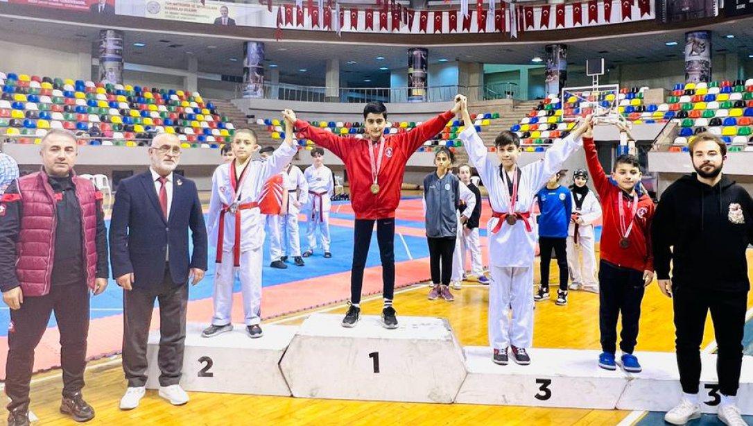 Şehit Vedat Barceğci Ortaokulu Öğrencimiz İstanbul Şampiyonu