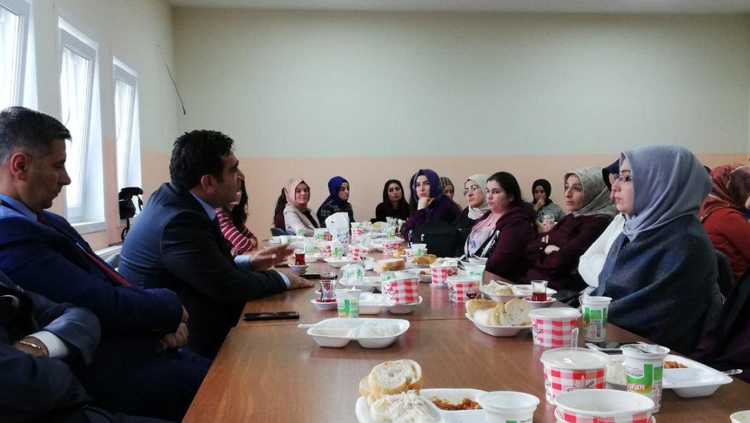 İlçe Milli Eğitim Müdürümüz İbrahim Demir' in Hamit Süreyya İlk-Orta Okulunda Öğretmenler Günü Ziyareti