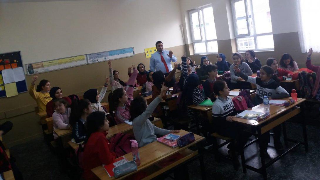 İlçe Milli Eğitim Müdürümüz İbrahim Demir Yunus Emre İmam Hatip Ortaokulunu Ziyaret Etti.