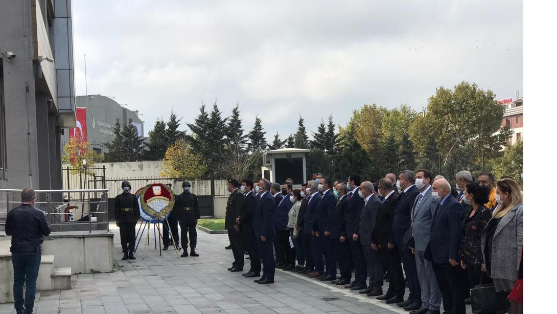 Cumhuriyet Bayramı çelenk koyma törenimiz Sultangazi Hükümet Konağında gerçekleştirildi.