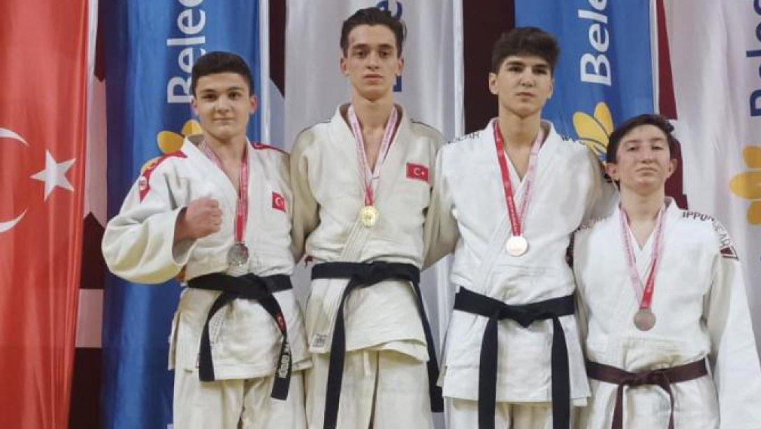 Liseler Arası Judo Turnuvası İstanbul Şampiyonu