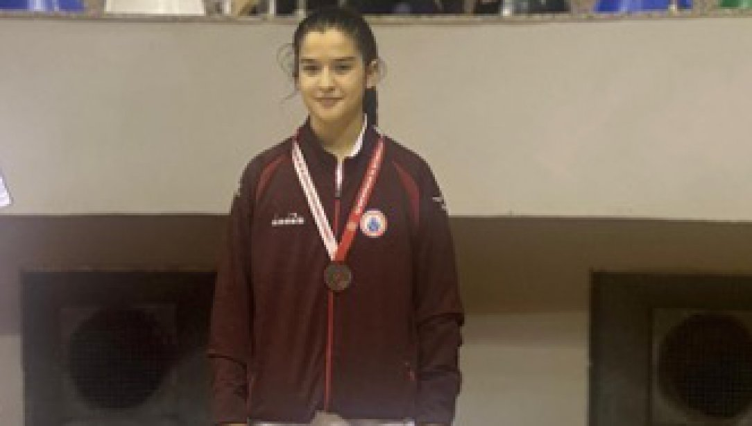 İstanbul İl Karate Şampiyonasında Nuri Pakdil Anadolu Lisesi Öğrencilerimizin Başarısı 