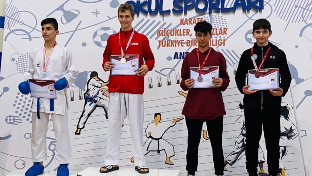 Karate Şampiyonasında Türkiye Üçüncümüz