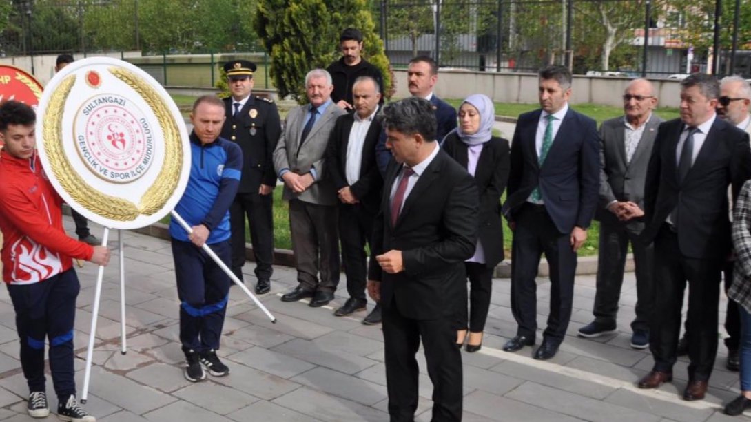 19 Mayıs Atatürk'ü Anma Gençlik ve Spor Bayramı Çelenk Sunma Töreni