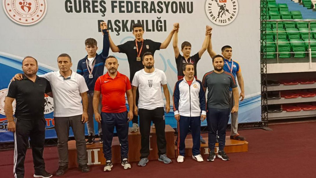 Sultançiftliği Anadolu Lisesi Öğrencimizin Güreş Şampiyonasındaki Başarısı