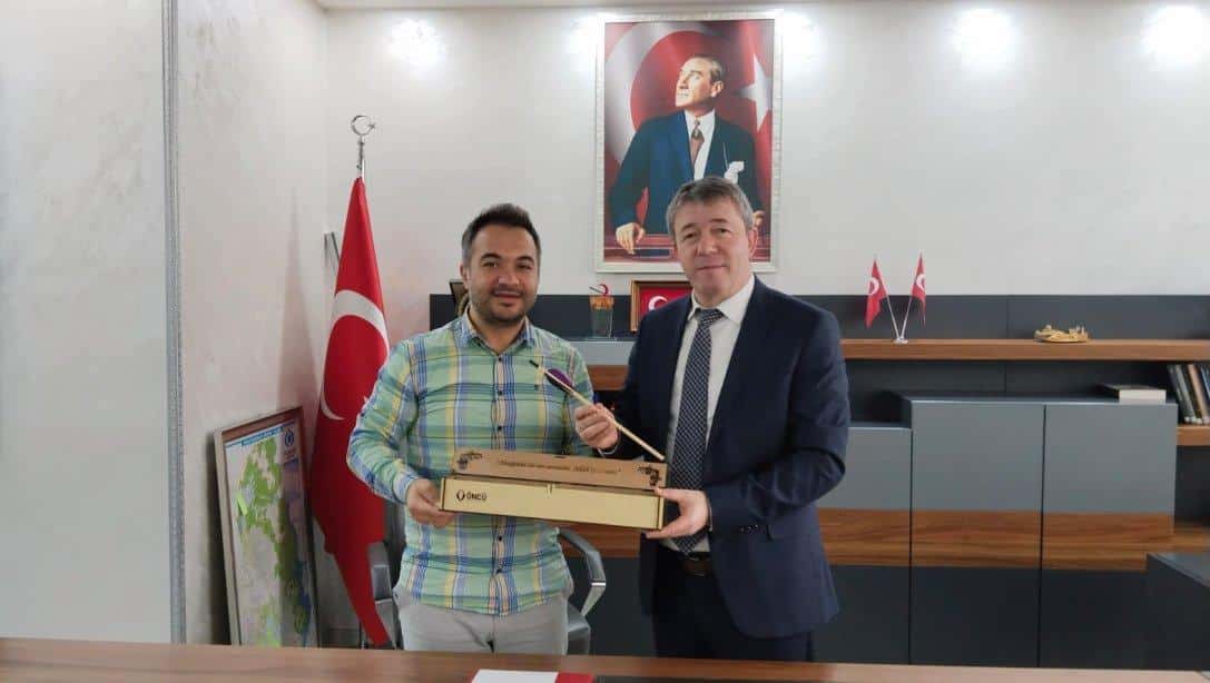 ÖNCÜ Gençlik ve Spor Kulübü Başkanı ve Yönetim Kurulu Üyeleri Müdürümüz Necati TEKBAŞ'ı Ziyaret Etti
