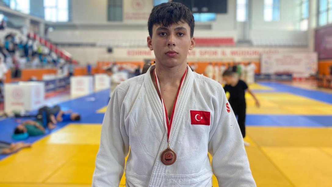 ULUSLARARASI EDİRNE 1922 AÇIK JUDO TURNUVASI'NDA ÖĞRENCİLERİMİZDEN BÜYÜK BAŞARI