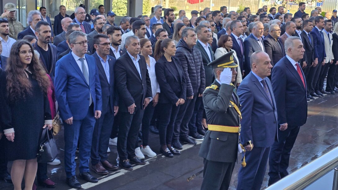 29 EKİM CUMHURİYET BAYRAMI KUTLAMALARI ÇELENK SUNMA TÖRENİ İLE BAŞLADI